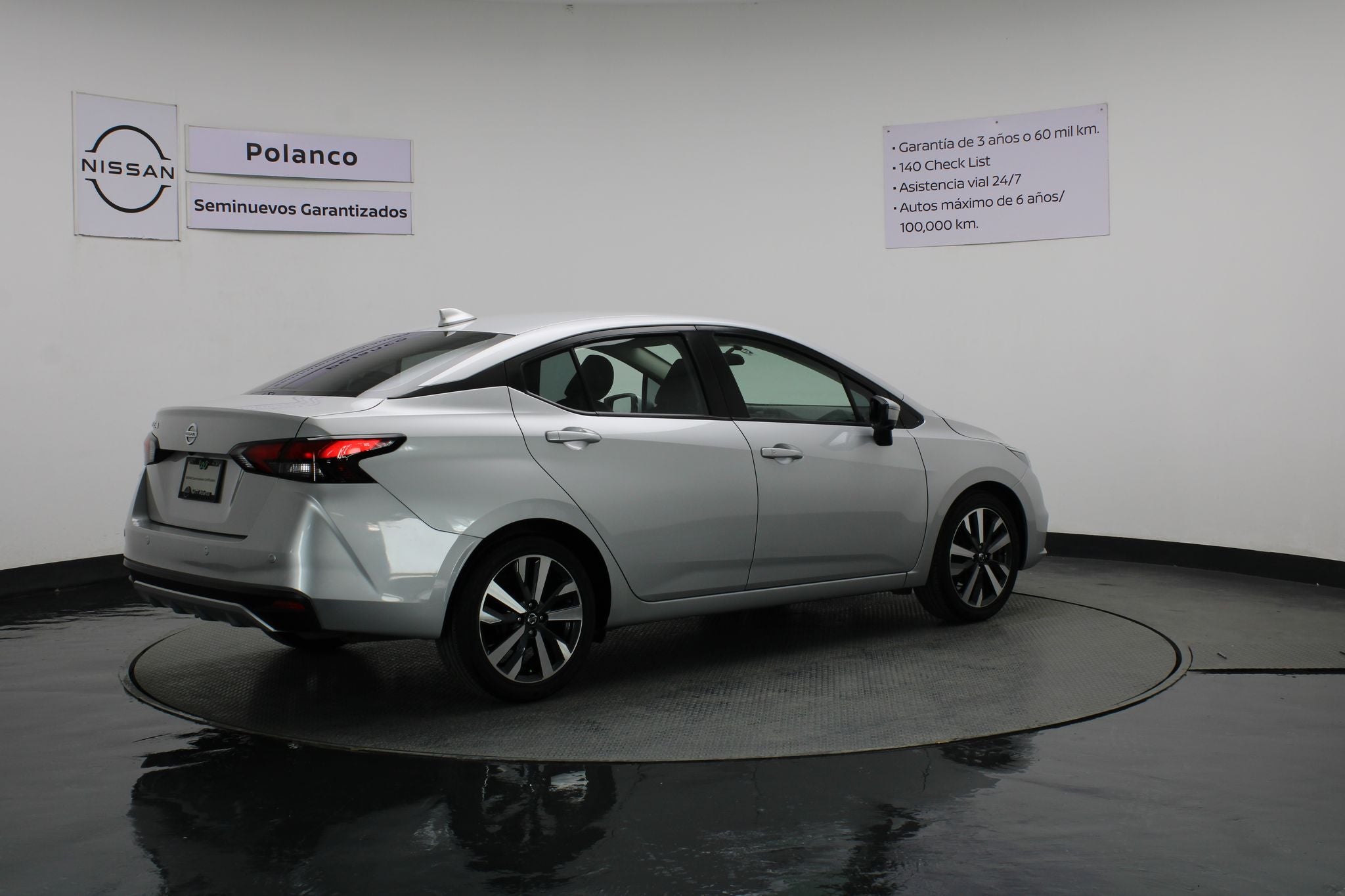 2021 Nissan Versa 1.6 Platinum Piel At